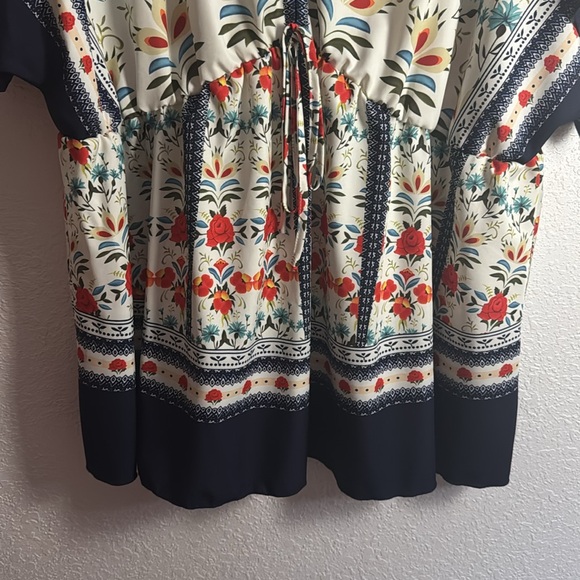 Floral V-Neck Women's Top - Picture 4 of 4
